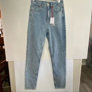 BDG Urban Outfitters Mom Jeans W25 L32 NWT